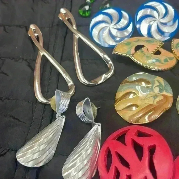 Vintage earring lot. These are amazing! - Picture 4 of 7